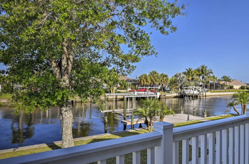 Foto 6 - Luxe Waterfront Oasis w/ Dock, Heated Pool & Spa