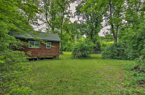 Foto 9 - Tranquil Creekside Tiny Home in Dutch Country