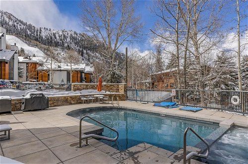 Photo 5 - New Listing 3 BR 3 BA Updated Condo - Pool Hot-tub