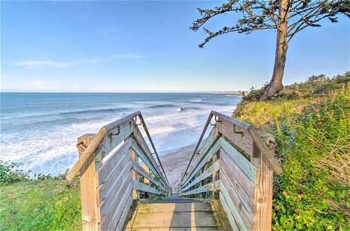 Photo 8 - Cliffside Lighthouse Beach Home w/ Ocean View