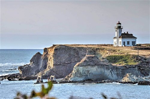 Foto 4 - Cliffside Lighthouse Beach Home w/ Ocean View