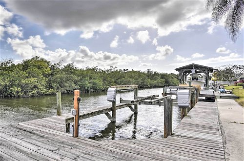 Foto 4 - Merritt Island Home w/ Boat Dock on Canal Front