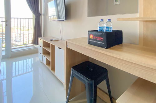 Photo 7 - Nice And Elegant Studio At 9Th Floor Ciputra International Apartment