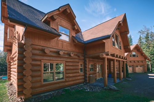 Photo 9 - Executive Plus 44 - Majestic log Chalet With hot tub Sauna Heated Pool and Close to Activities