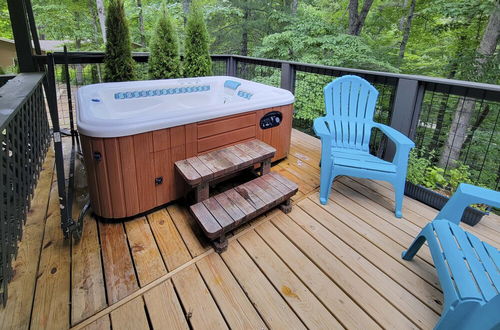 Foto 16 - Charming Murphy Escape w/ Fire Pit & Hot Tub