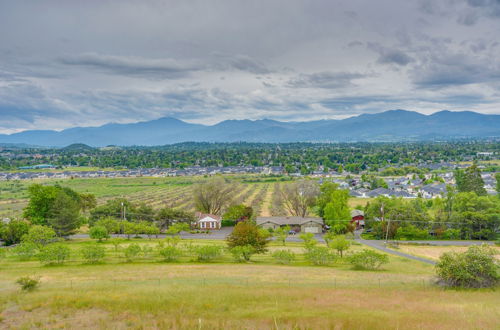 Photo 17 - Stunning Medford Escape w/ Panoramic Views