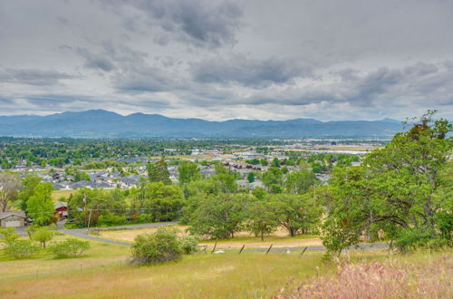 Photo 31 - Stunning Medford Escape w/ Panoramic Views