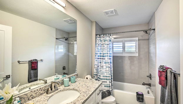 Sun-dappled Home, 8 Mi to Fisherman's Village - Photo 5