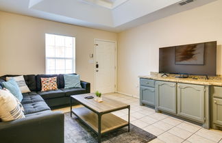 Photo 3 - Lovely Mission Apartment in Prime Location