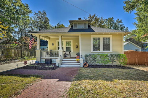 Foto 19 - Charming Charlotte Abode w/ Deck & Fire Pit