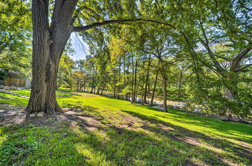 Foto 2 - Wimberley Home on Creek + Close to Downtown