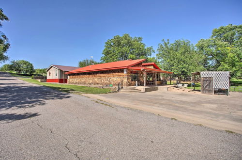 Photo 2 - Rustic Home w/ Patio, 1 Mi to Sunset Beach