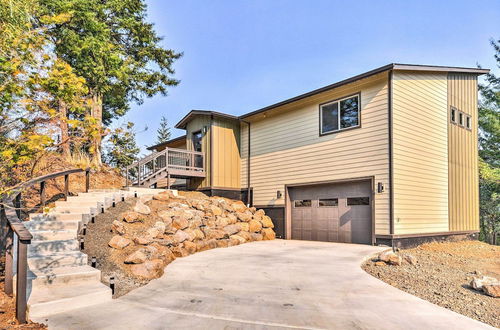 Photo 12 - 'gorge Retreat' - Modern Carson Home w/ Mtn Views