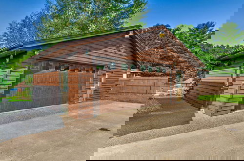 Foto 41 - Lakefront Eau Galle Home w/ Hot Tub & Fire Pit