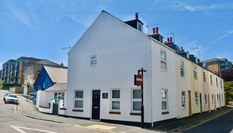 Photo 1 - Boat House Located in the Sailing Mecca of Cowes