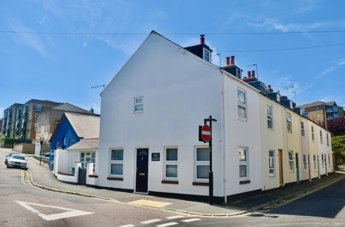 Photo 1 - Boat House Located in the Sailing Mecca of Cowes