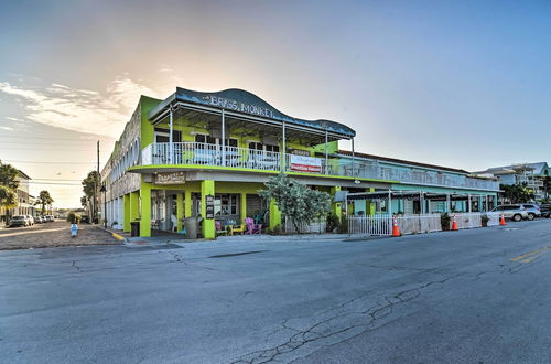 Photo 25 - Bright Gulf Coast Escape - 8 Mi to Johns Pass