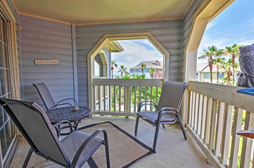 Photo 5 - Colorful Galveston Retreat Steps From Beach & Pool