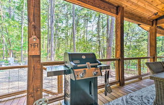 Photo 3 - Chic Broken Bow Cabin With Hot Tub & Gas Grill