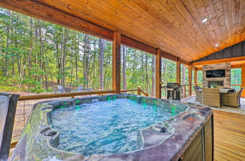 Photo 20 - Chic Broken Bow Cabin With Hot Tub & Gas Grill