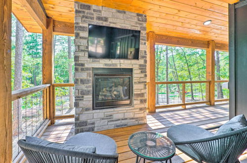 Photo 18 - Chic Broken Bow Cabin With Hot Tub & Gas Grill