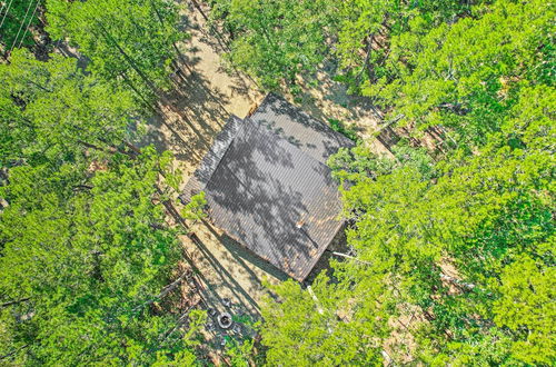 Photo 9 - Chic Broken Bow Cabin With Hot Tub & Gas Grill