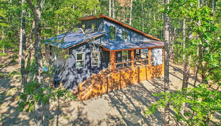 Foto 1 - Chic Broken Bow Cabin With Hot Tub & Gas Grill