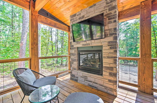 Photo 33 - Chic Broken Bow Cabin With Hot Tub & Gas Grill