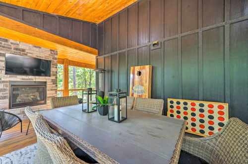 Photo 12 - Chic Broken Bow Cabin With Hot Tub & Gas Grill