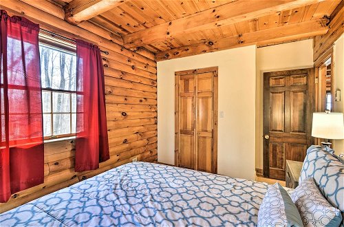 Foto 22 - Secluded Pleasant Mount Cabin w/ Deck & Fireplace
