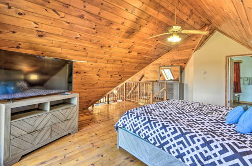 Foto 21 - Secluded Pleasant Mount Cabin w/ Deck & Fireplace