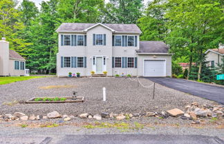Foto 1 - Tobyhanna Family Home w/ Jacuzzi + 2 Game Rooms