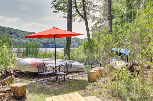 Foto 1 - Lakefront New York Abode w/ Deck, Grill & Fire Pit