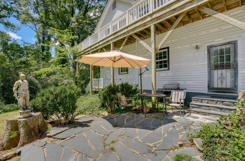 Foto 27 - Spacious Durham Home w/ Fire Pit & Hot Tub