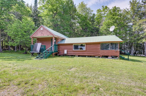 Foto 9 - Peaceful Lakefront Cabin Getaway: Dock, Fire Pit