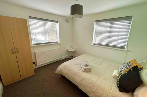 Photo 9 - London Flat Next to Central Line Tube Station