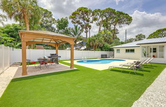 Photo 2 - Vero Beach Vacation Rental: Pool & Putting Green