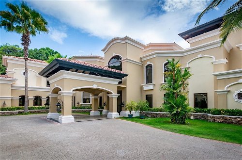 Photo 44 - Luxury Beachfront Mansion, Incomparable Setting, Full-time Maid