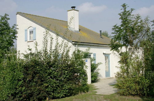 Photo 13 - Spacious Holiday Home With Dishwasher on Texel