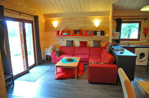 Foto 14 - Wooden Chalet With Wood Burning Stove