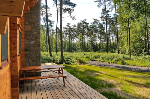 Foto 9 - Wooden Chalet With Wood Burning Stove