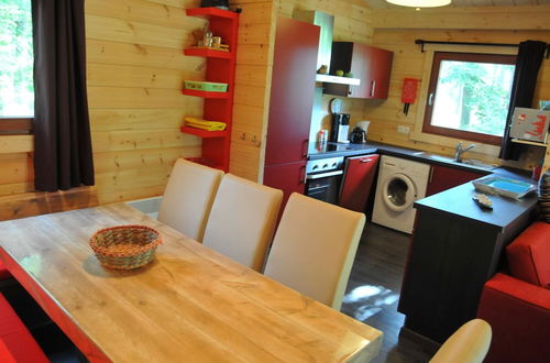 Foto 6 - Wooden Chalet With Wood Burning Stove