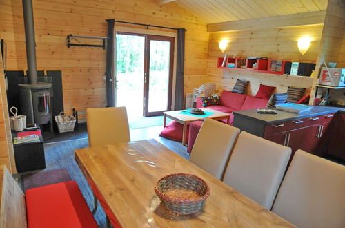 Foto 21 - Wooden Chalet With Wood Burning Stove