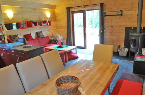 Foto 9 - Wooden Chalet With Wood Burning Stove