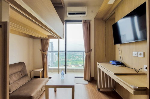 Photo 7 - Simple And Homey Studio At Sky House Bsd Apartment