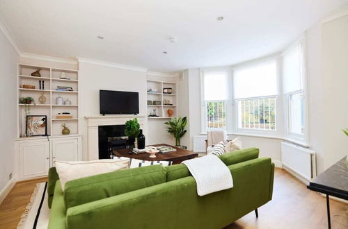 Foto 1 - The London Classic - Captivating 2bdr Flat With Garden