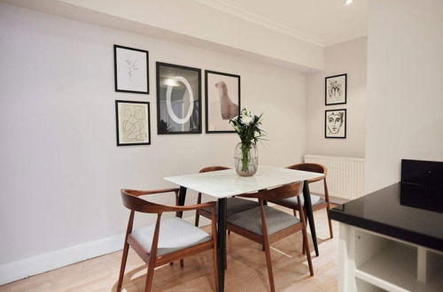 Foto 19 - The London Classic - Captivating 2bdr Flat With Garden