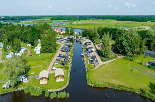 Foto 35 - Colorful Chalet With Veranda, Located in Friesland