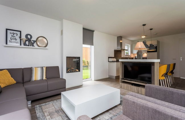 Stylish Villa With Fireplace in Limburg - Foto 10
