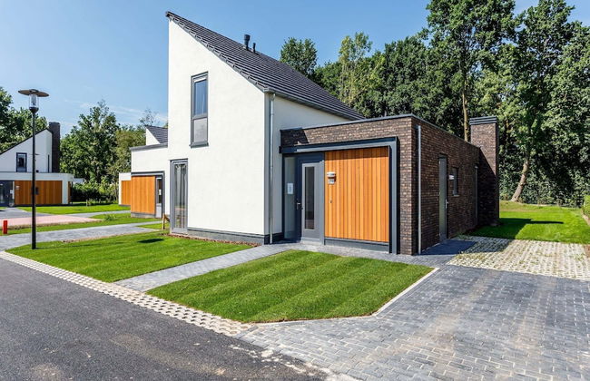 Stylish Villa With Fireplace in Limburg - Foto 1